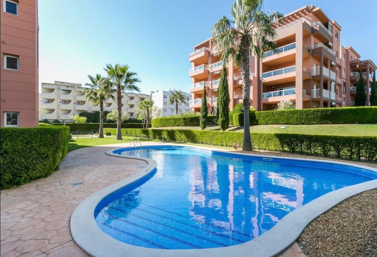 Beach & Sea Apt, Fast Wifi, Airco, Private Parking And Pool Portimao Luaran gambar