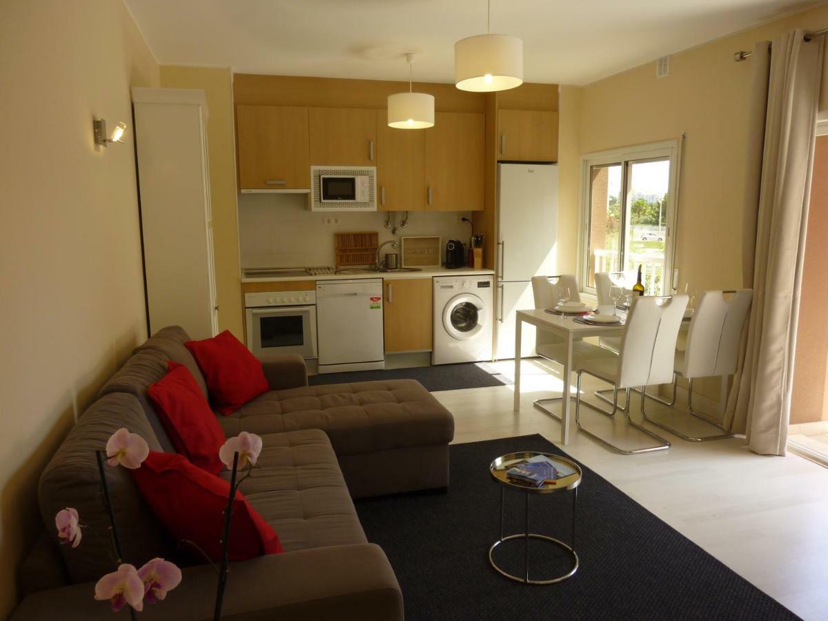 Beach & Sea Apt, Fast Wifi, Airco, Private Parking And Pool Portimao Luaran gambar