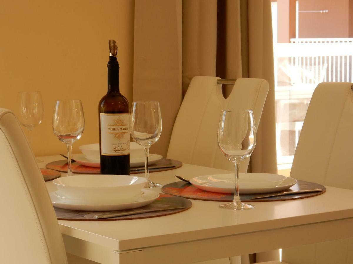 Beach & Sea Apt, Fast Wifi, Airco, Private Parking And Pool Portimao Luaran gambar