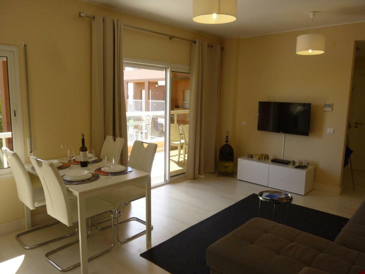 Beach & Sea Apt, Fast Wifi, Airco, Private Parking And Pool Portimao Luaran gambar